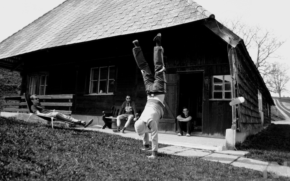 fertig verlegte Armierungseisen mit Arbeiter